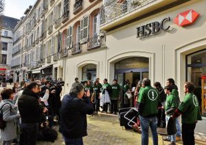 Bizi-réalise-une-saisie-de-meubles-à-la-banque-HSBC